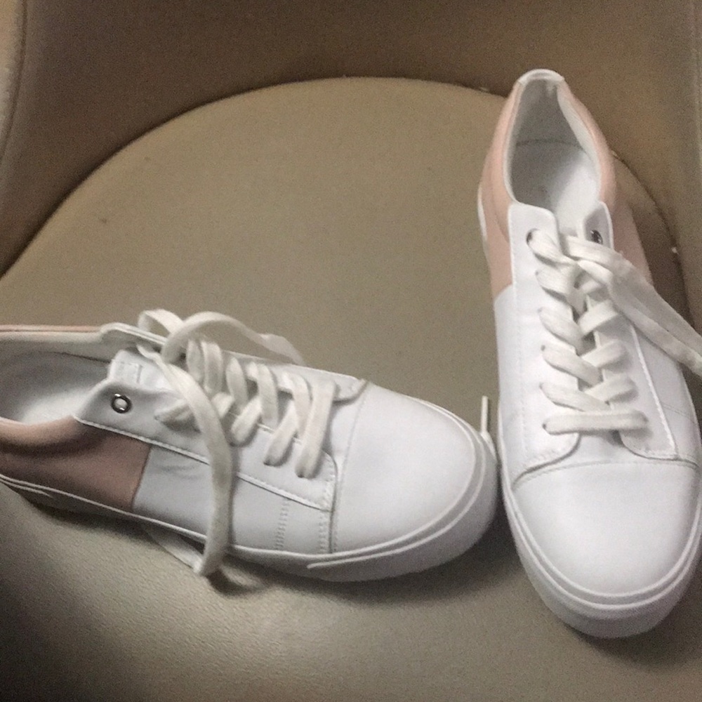 New Marc Fisher white /brus sz8.5 new.